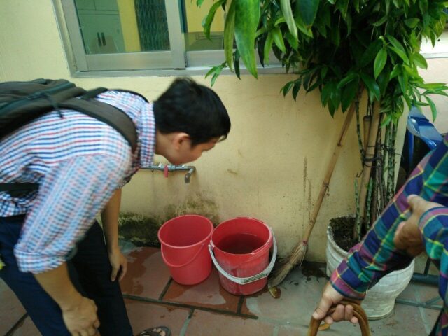 Tiến hành diệt bọ gậy loại bỏ nguyên nhân gây ra muỗi