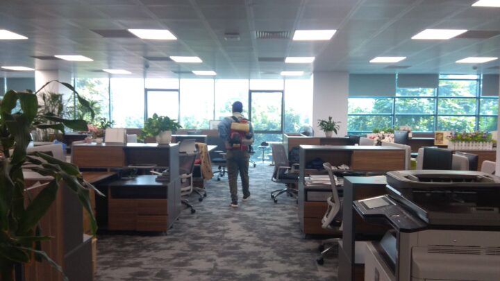 Dịch vụ phun khử khuẩn văn phòng làm việc